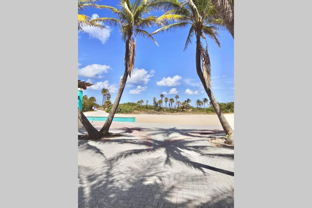 Serenity At Seascape: Steps To The Beach & Shops Palm Beach Shores Exterior foto